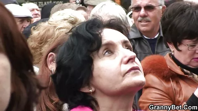 მოდი და ვნახოთ, რა არის ჩემი ოფისი კაბა.