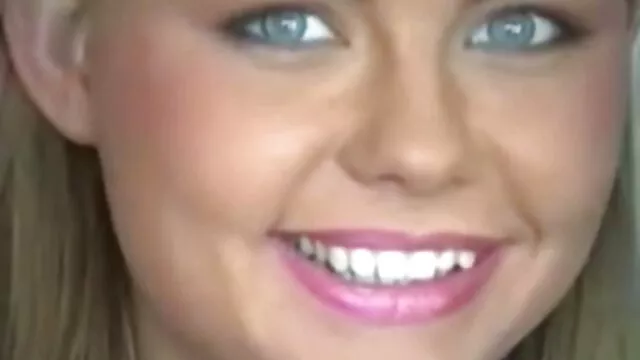 როდესაც იგი 18 წლის Sex Kroll საკუთარი უფასო პორნო ვიდეო თასი.