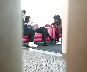 ვნახე გოგონა მოყვარული წითელი.