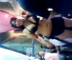 ცოლი სამი ერთად throbbing.